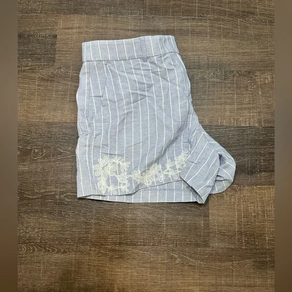 LOFT Floral Embroidered Stripe Riviera Shorts Blue Striped Linen Blend Size 14 - Picture 4 of 6